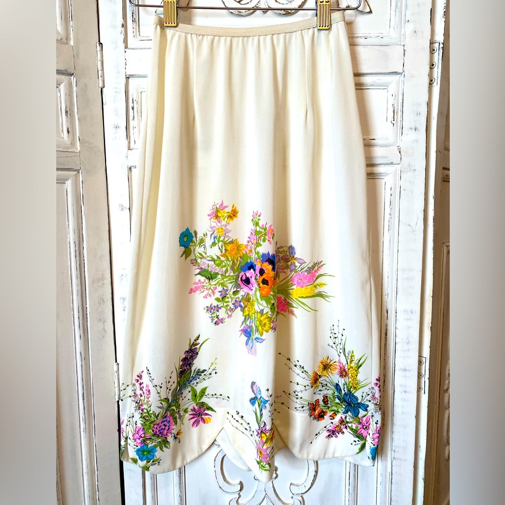 Incredible Vintage “hand painted” Scalloped Slip Skirt Cream Off White Floral XS